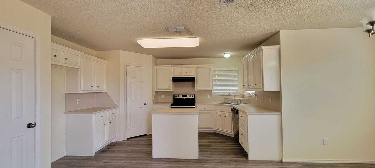 6537 7th St - Photo 5 of 25