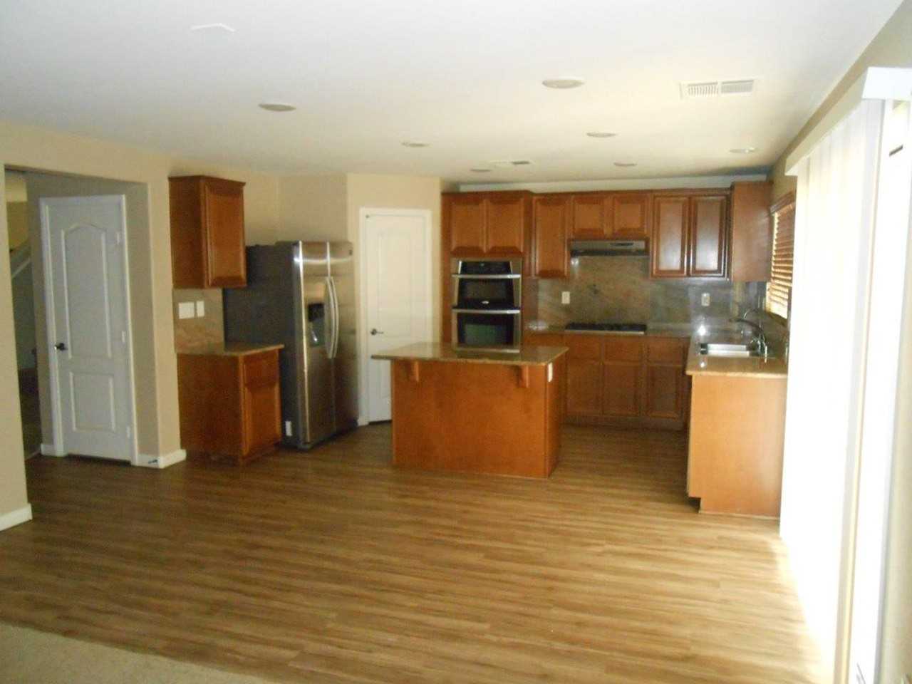 11243 Fort Vasquez St - Photo 4 of 32