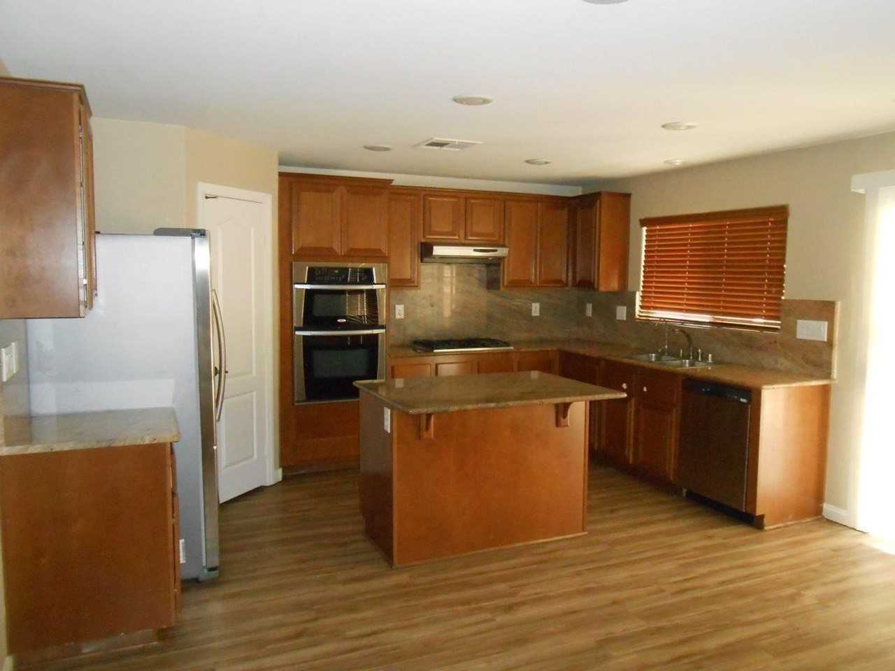 11243 Fort Vasquez St - Photo 5 of 32