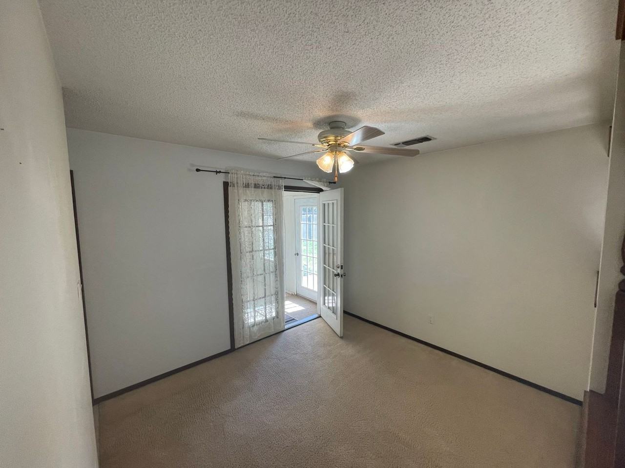 2403 Sierra Vista Rd - Photo 6 of 16