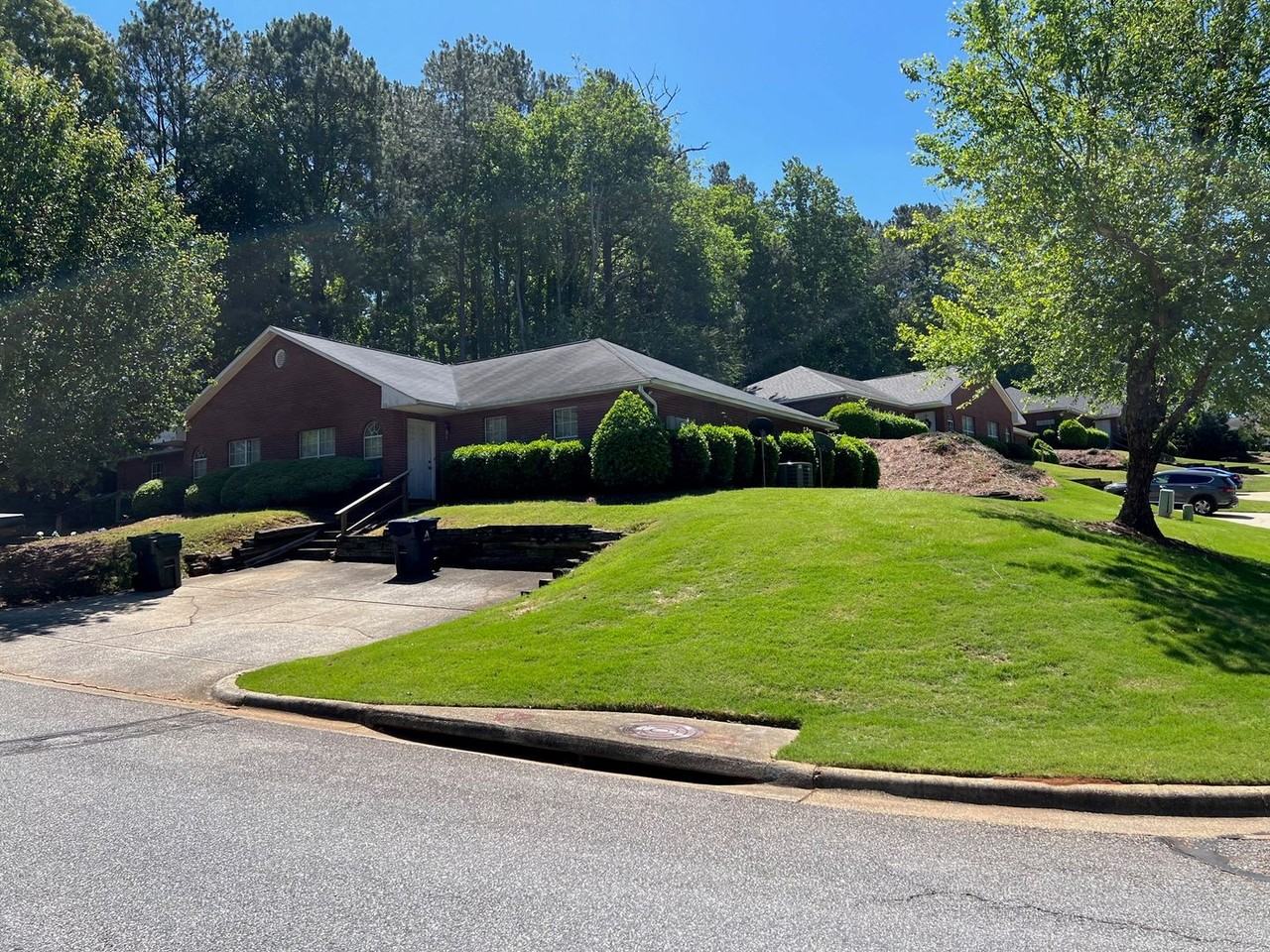 1161 Northlake Dr - Photo 2 of 3