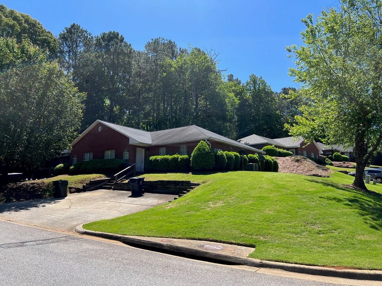 1161 Northlake Dr - Photo 3 of 3