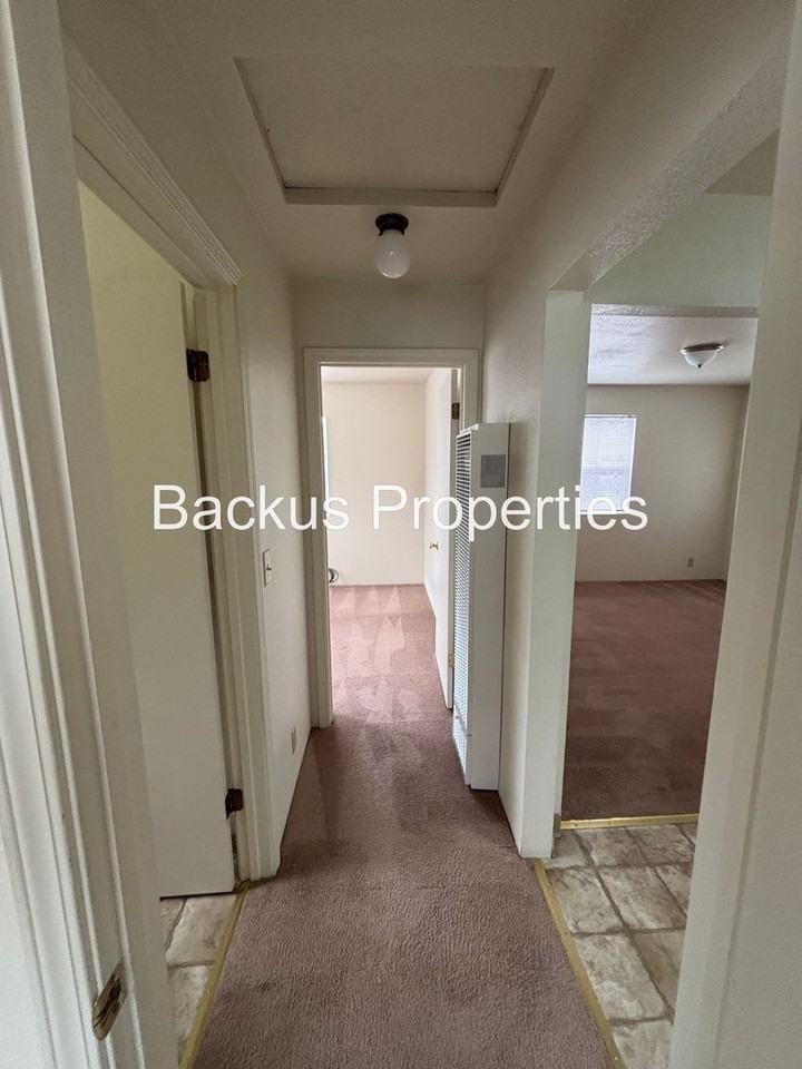 399 Reeside Ave - Photo 4 of 13