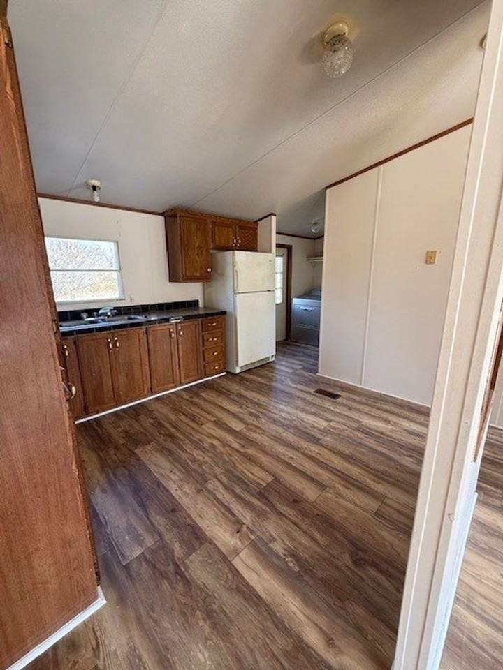 1157 Rossview Rd - Photo 4 of 14