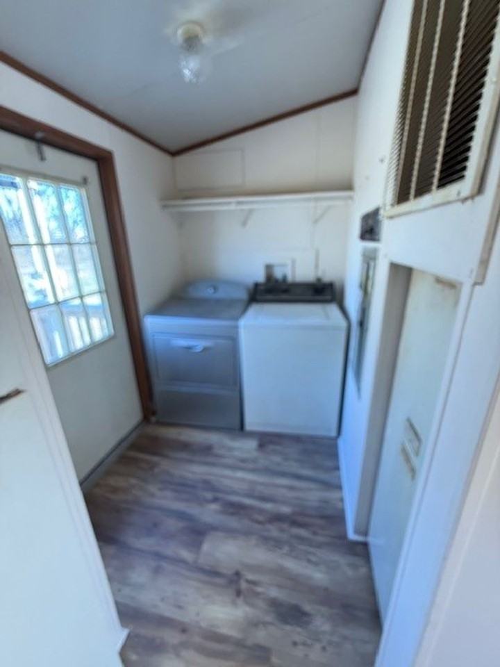 1157 Rossview Rd - Photo 6 of 14