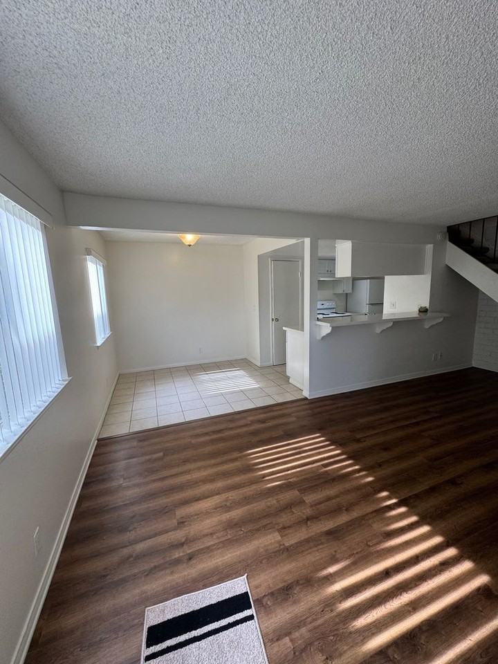 2631 Spinnaker Ave - Photo 2 of 16