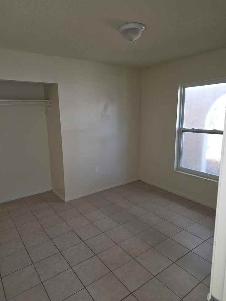 718 56th Ave E - Photo 3 of 10