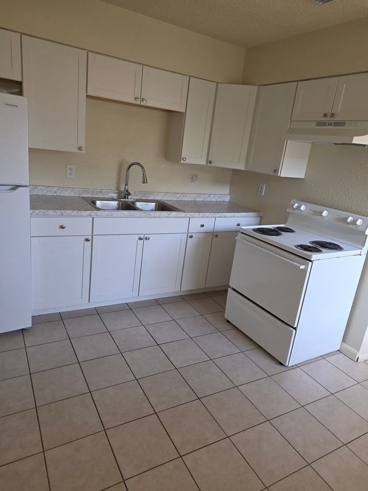 718 56th Ave E - Photo 7 of 10