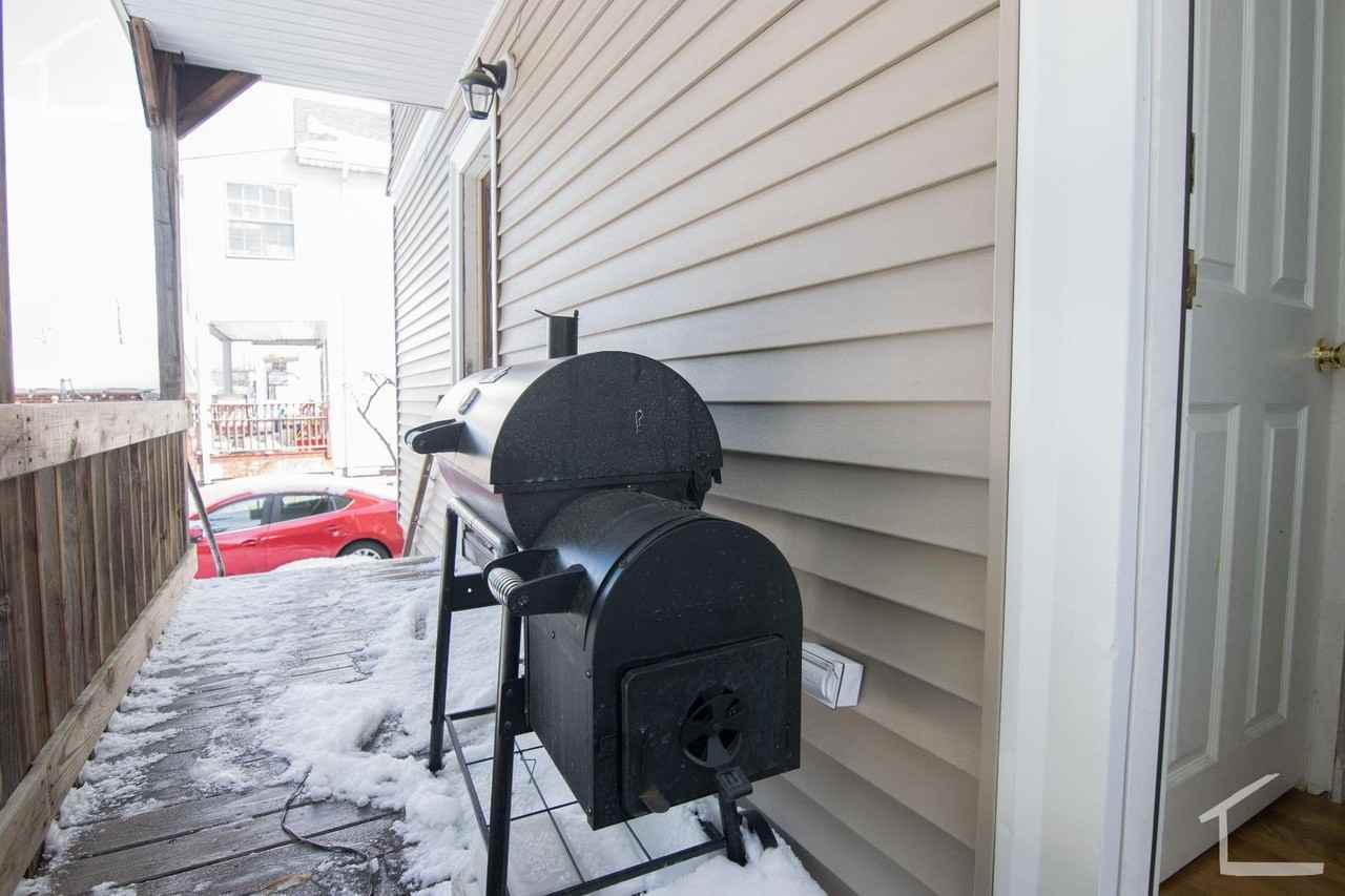 212 Arlington St - Photo 4 of 7