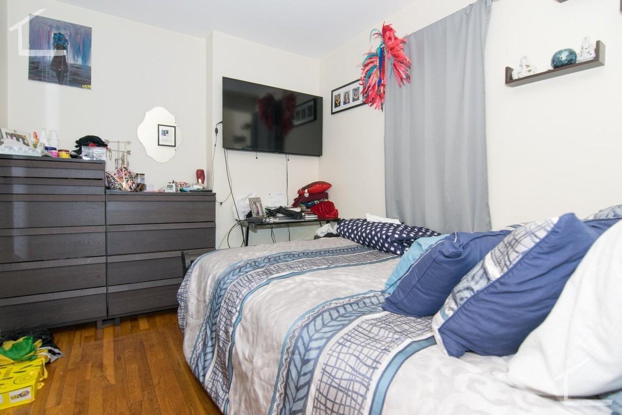 212 Arlington St - Photo 5 of 7