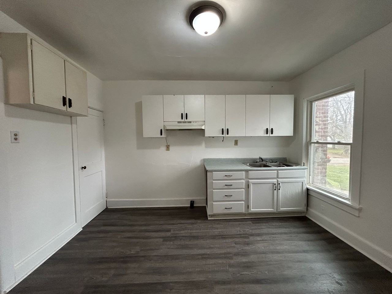 303 E Ewing Ave - Photo 2 of 25