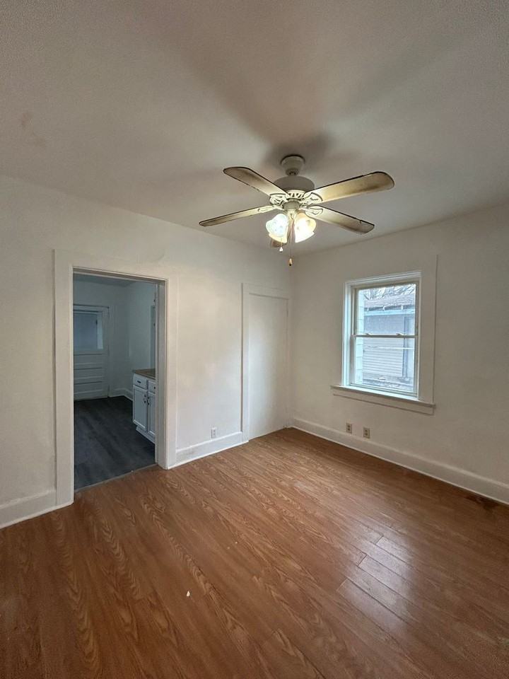 303 E Ewing Ave - Photo 4 of 25