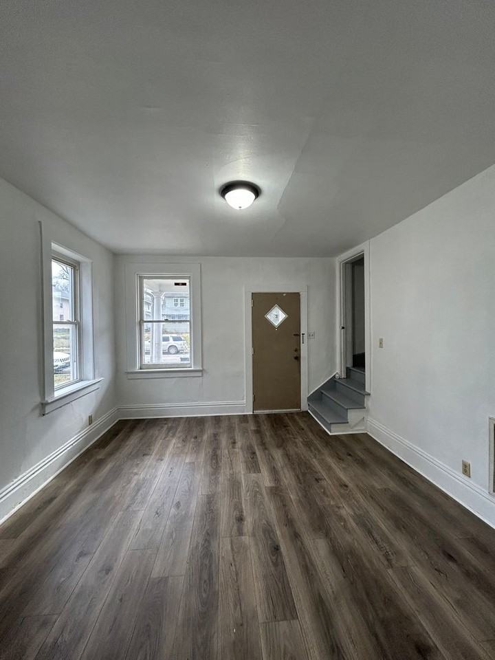 303 E Ewing Ave - Photo 5 of 25