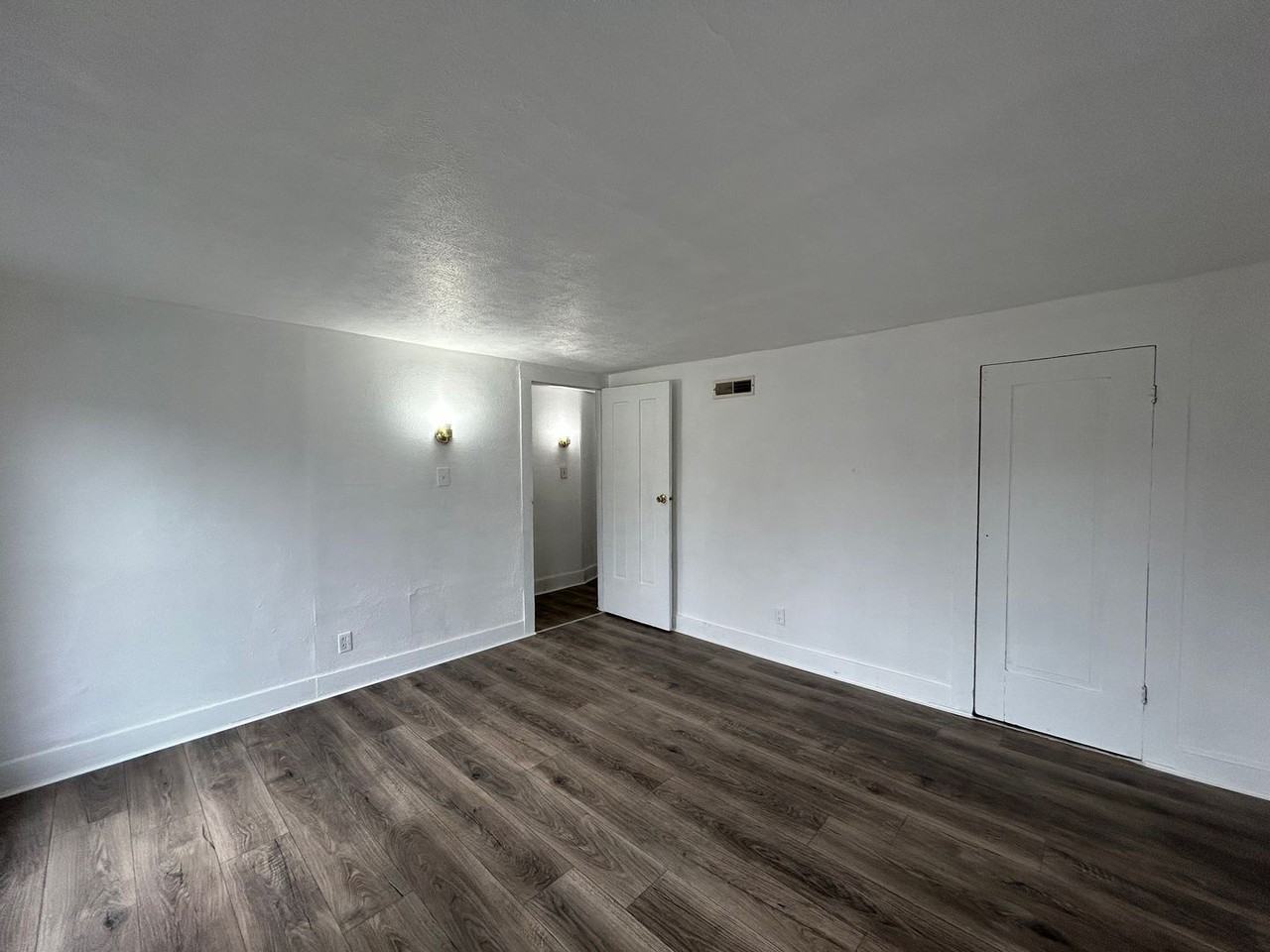 303 E Ewing Ave - Photo 7 of 25