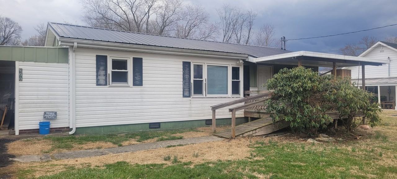 400 S Barton St - Photo 2 of 24