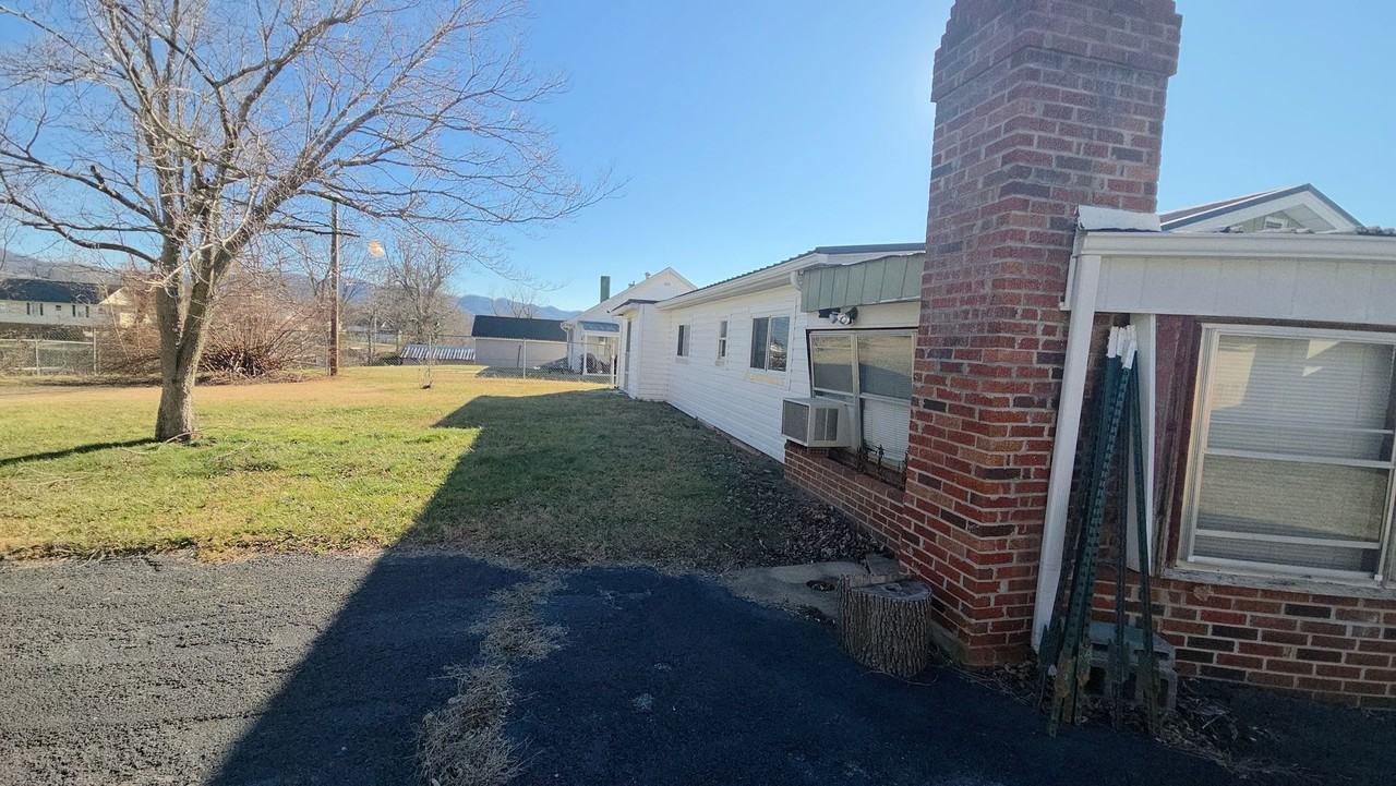 400 S Barton St - Photo 7 of 24