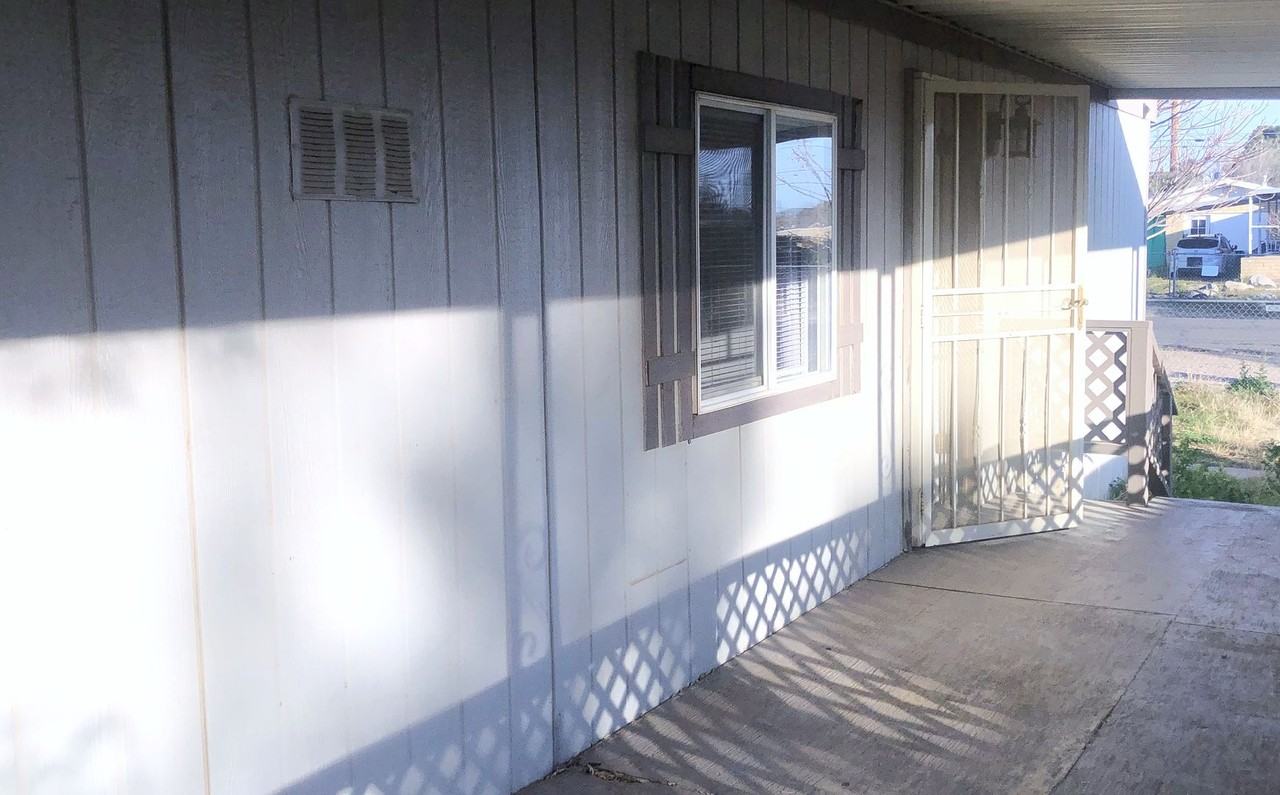 2304 E John L Ave - Photo 3 of 17