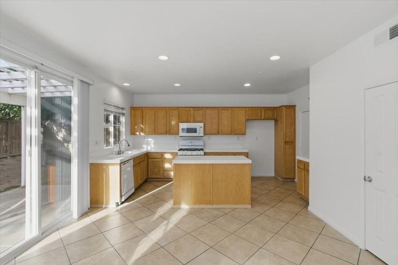 1795 Yvonne Ct - Photo 7 of 14