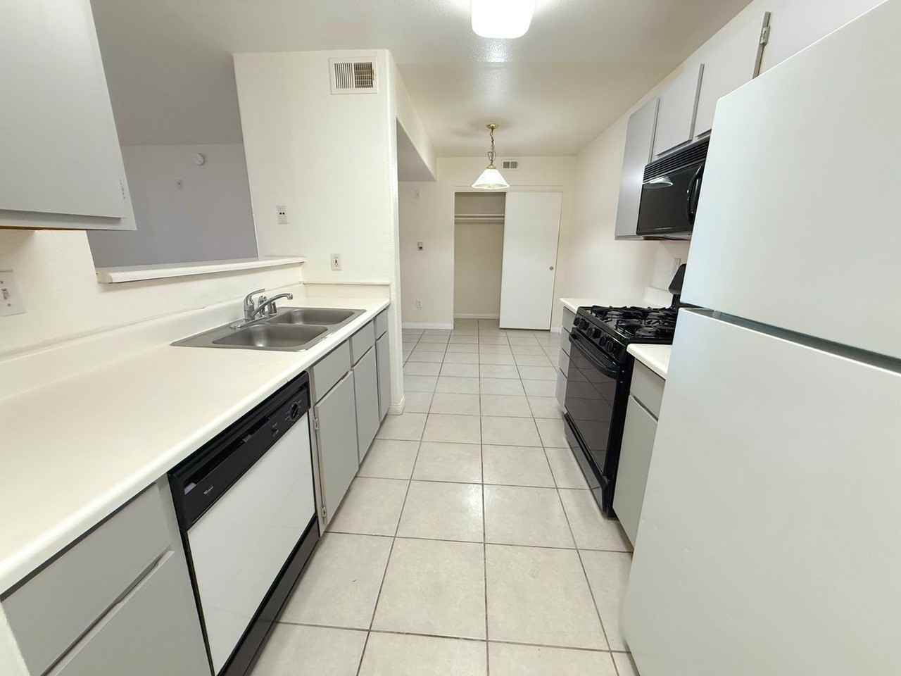 7885 W Flamingo Rd #1015 - Photo 6 of 15