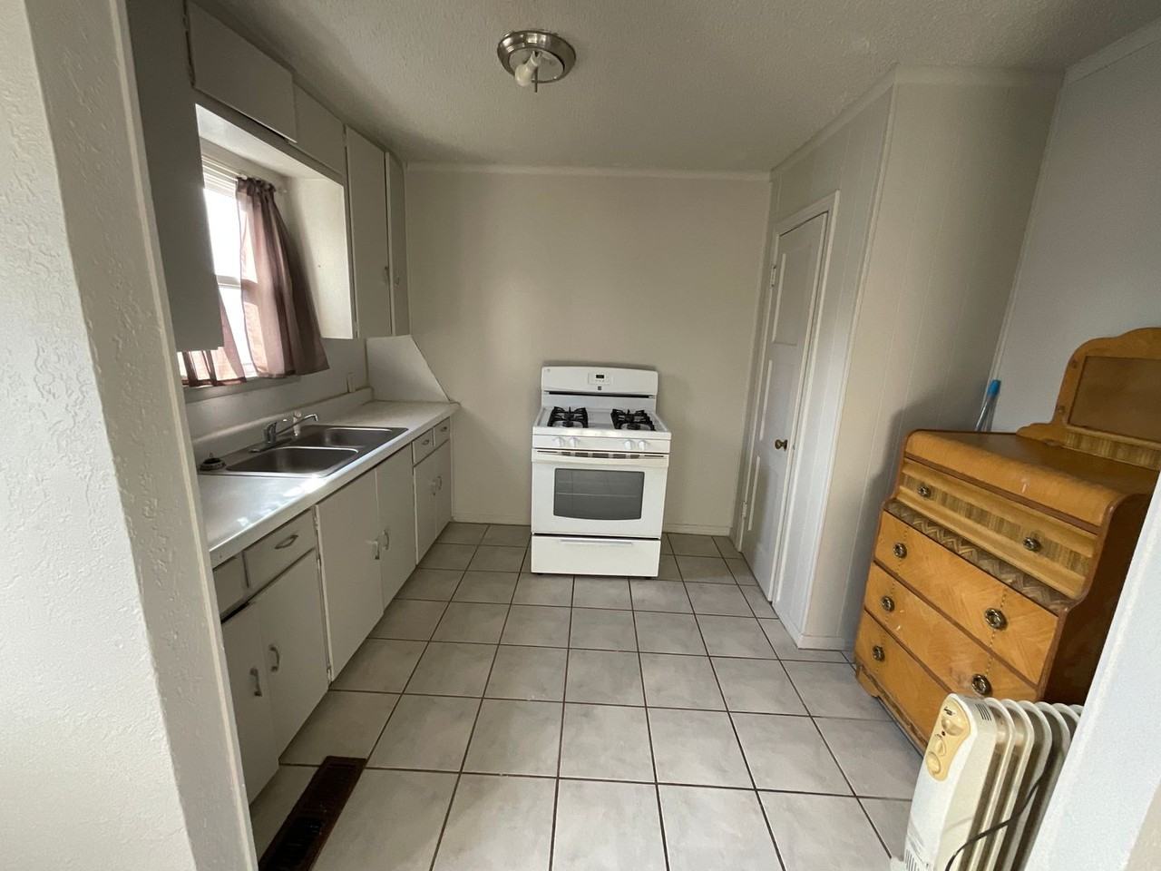 2304 Doris Ave - Photo 5 of 10