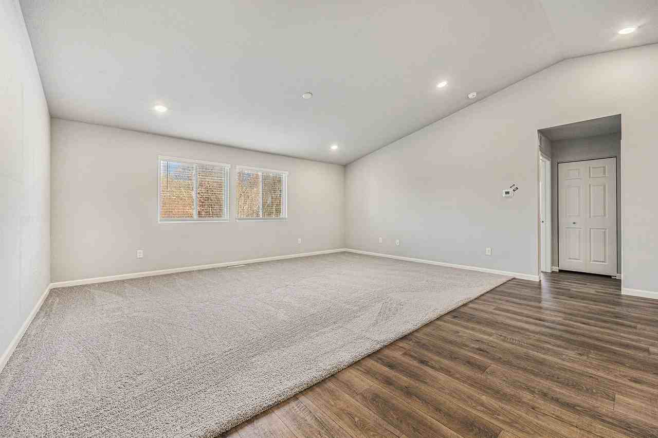 104 Iris Ct - Photo 3 of 22