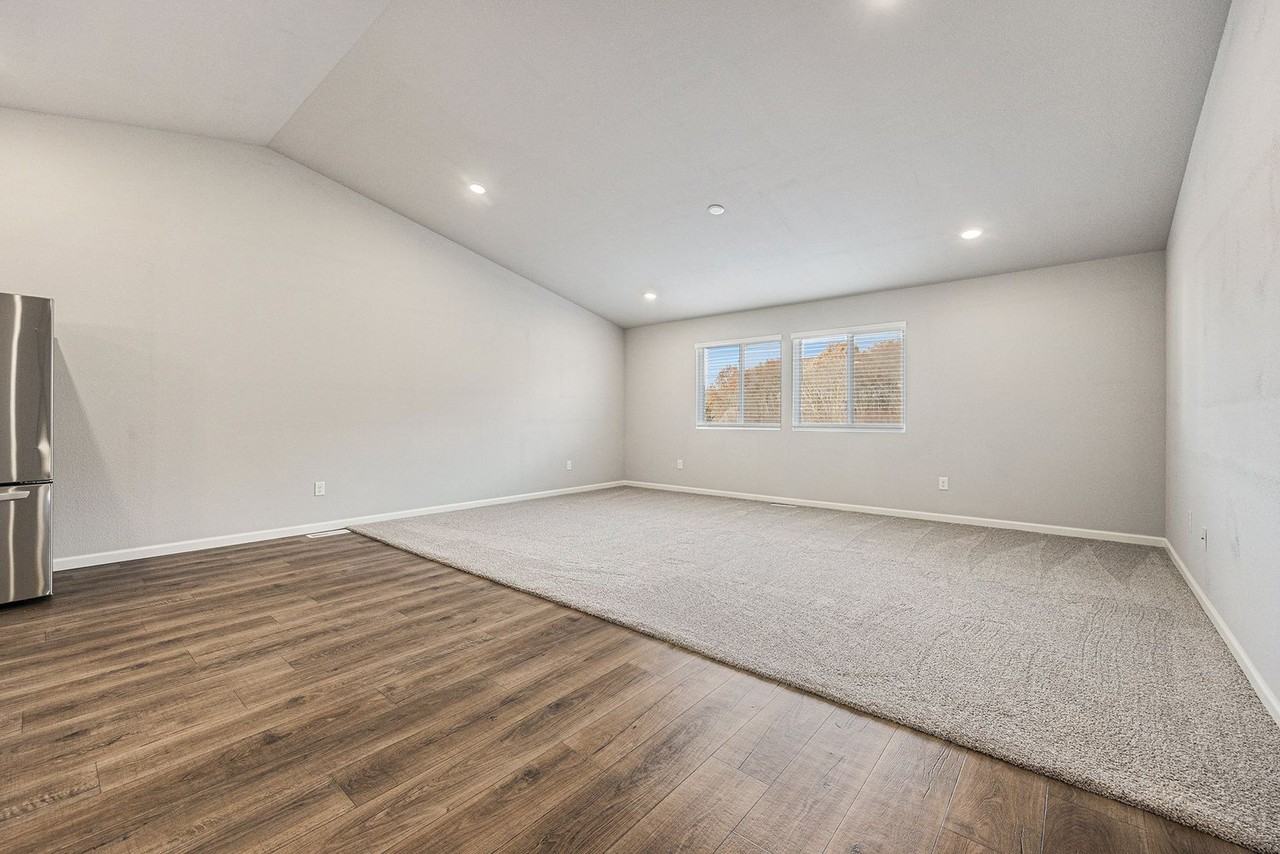 104 Iris Ct - Photo 6 of 22