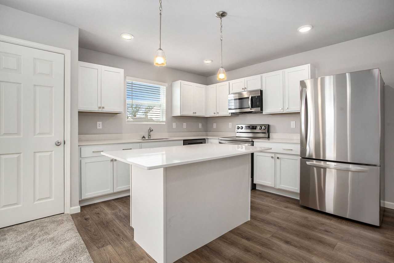 1318 Forest View Dr - Photo 2 of 20