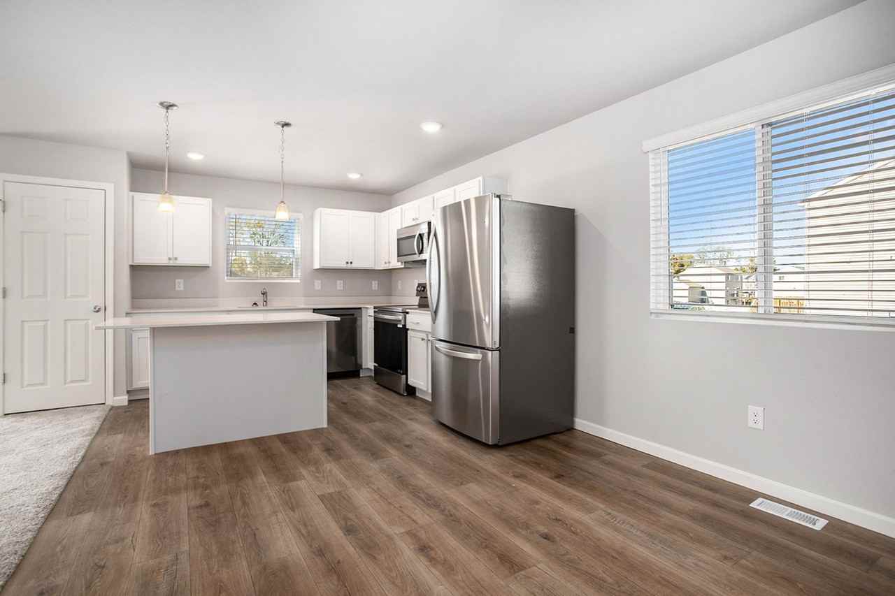 1318 Forest View Dr - Photo 3 of 20