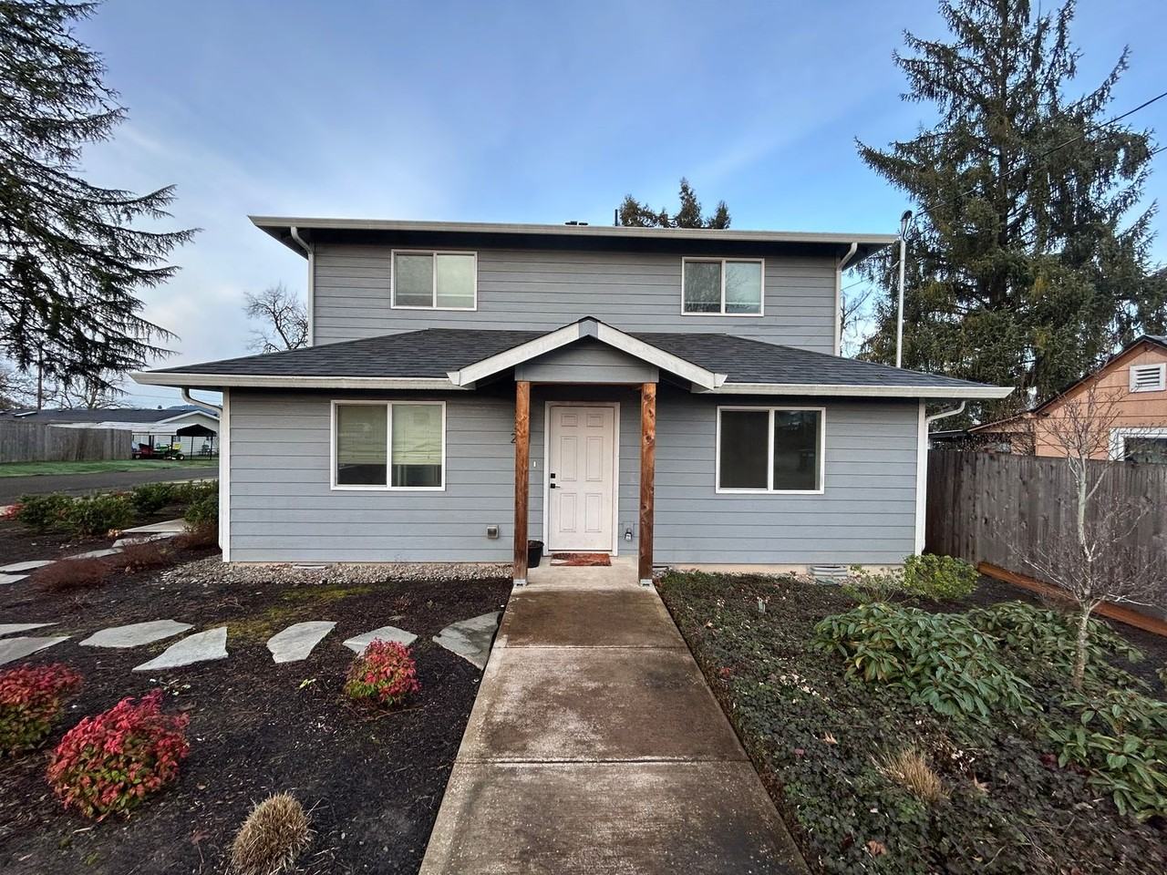 241 S Park St - Photo 2 of 25