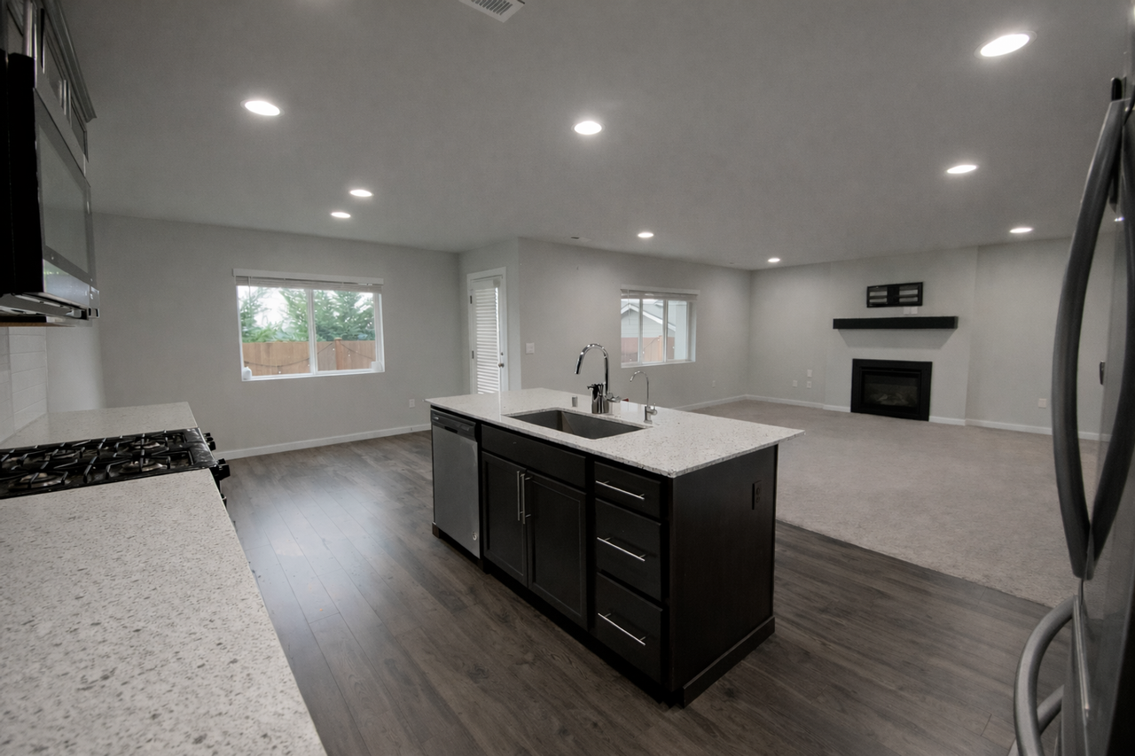 8549 54th St Ne - Photo 7 of 27