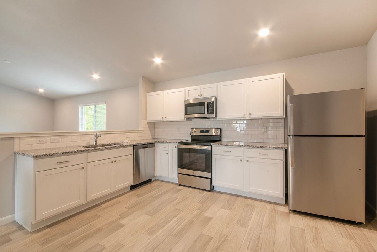 1402 Ridgeview Dr - Photo 4 of 18