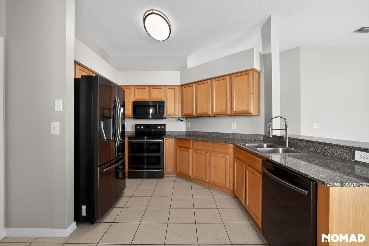 7831 Carriage Pointe Dr - Photo 4 of 28