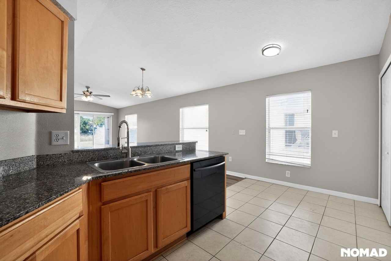 7831 Carriage Pointe Dr - Photo 6 of 28