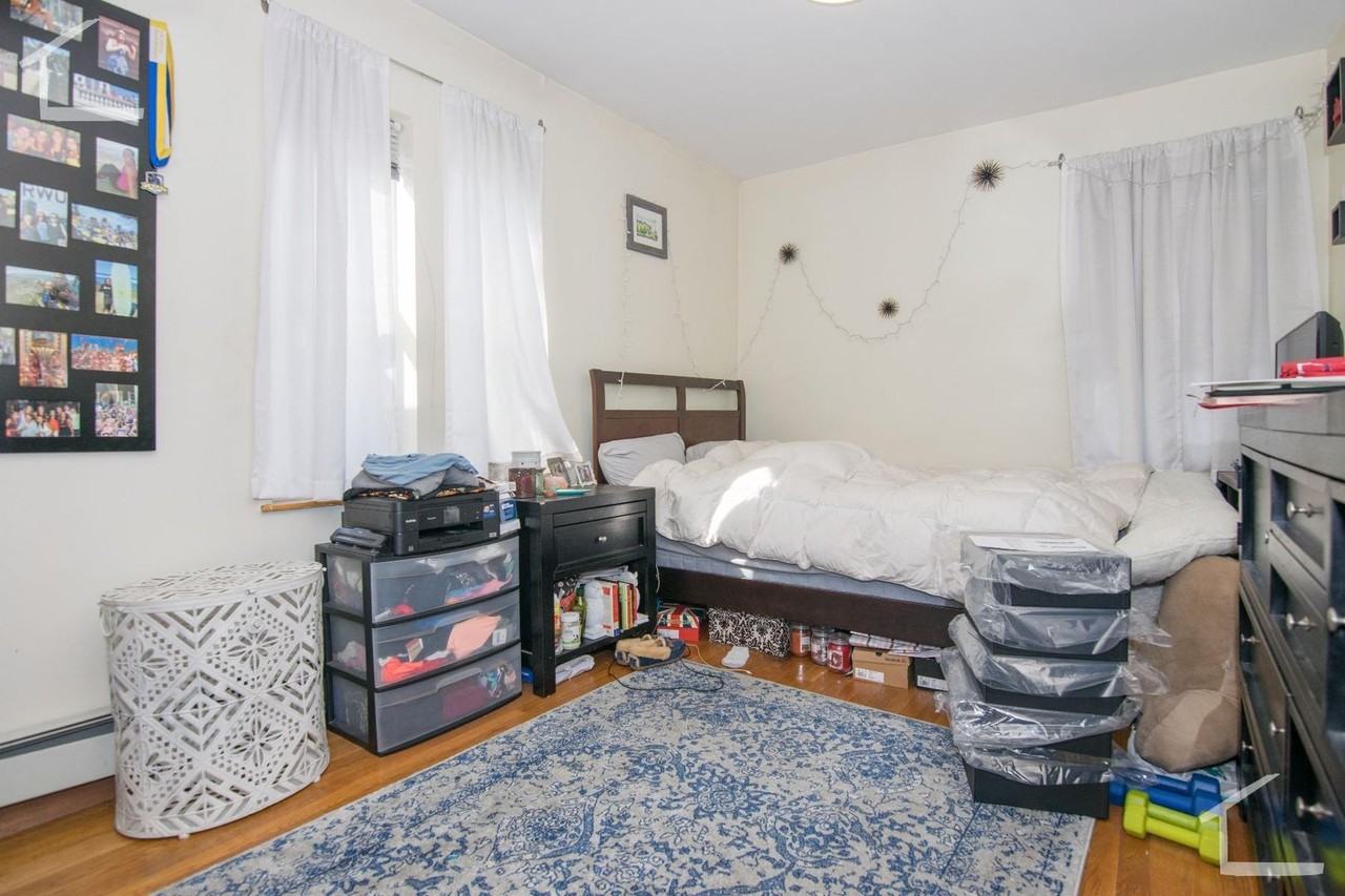 551 Washington St - Photo 4 of 8