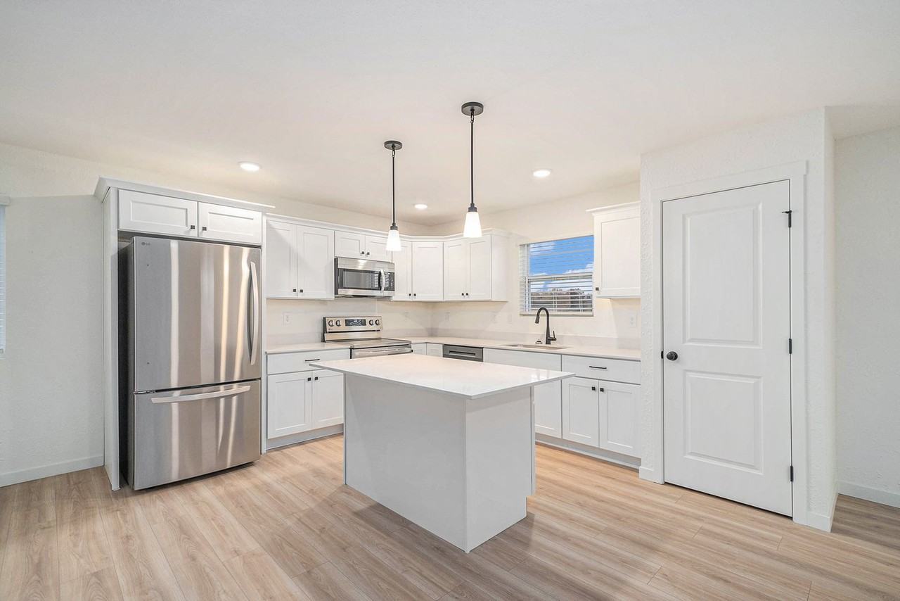 356 Sherman St - Photo 4 of 24