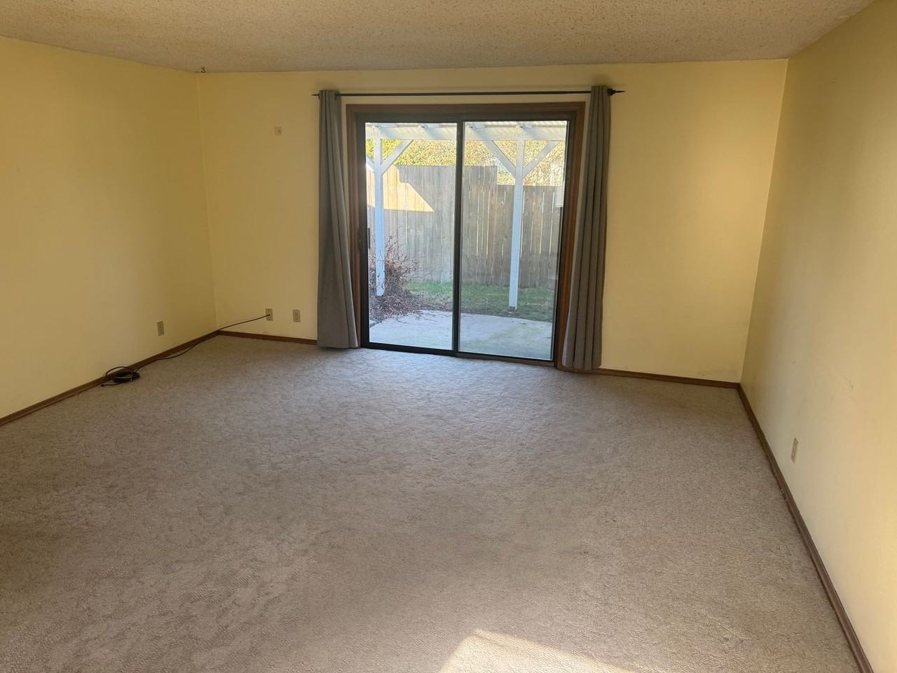 429 Lindley Ln - Photo 3 of 13