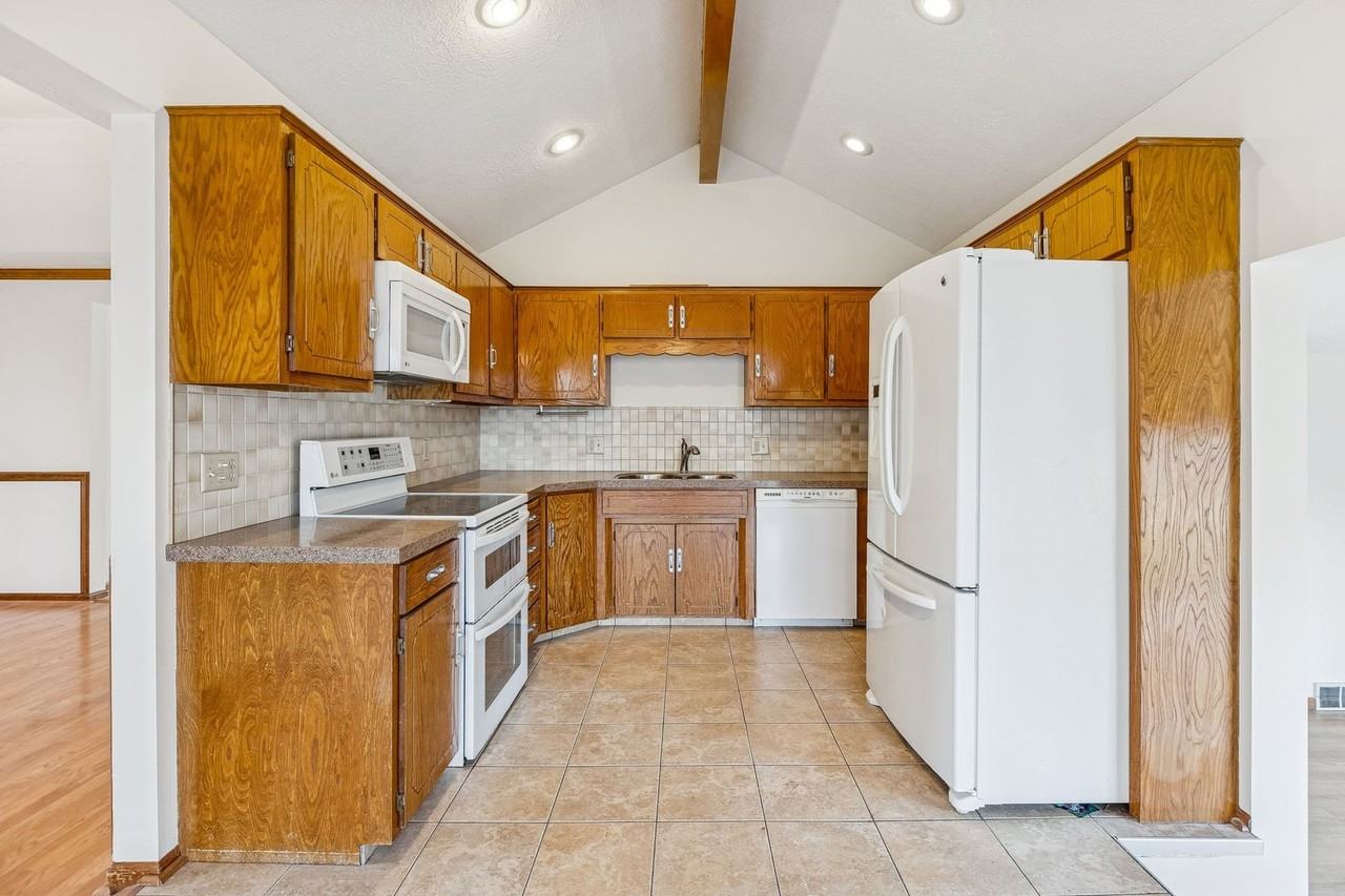 15430 Hamilton St - Photo 7 of 29