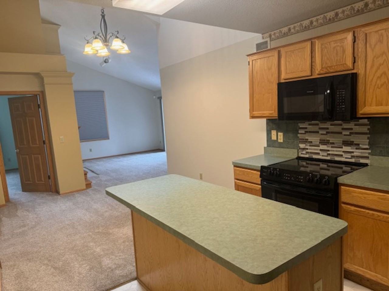 508 Queens Gate - Photo 5 of 19