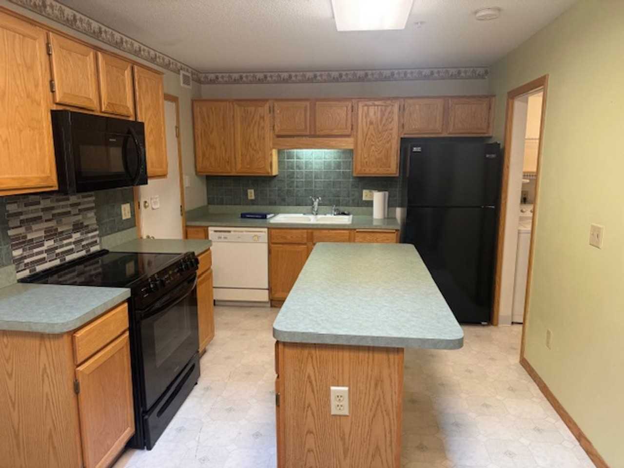 508 Queens Gate - Photo 6 of 19