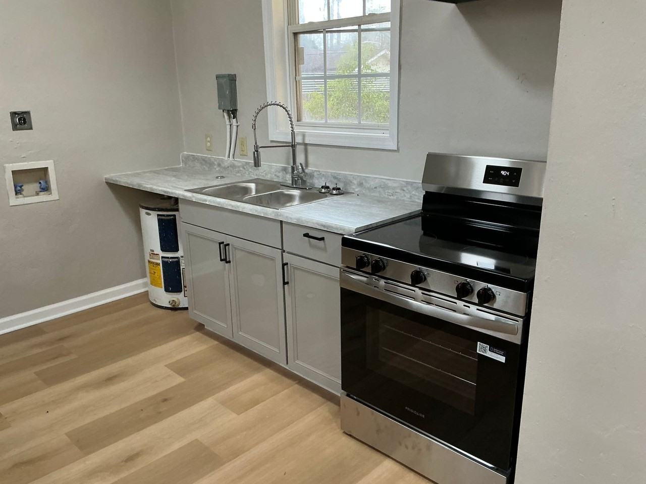 1407 Pine St - Photo 3 of 13