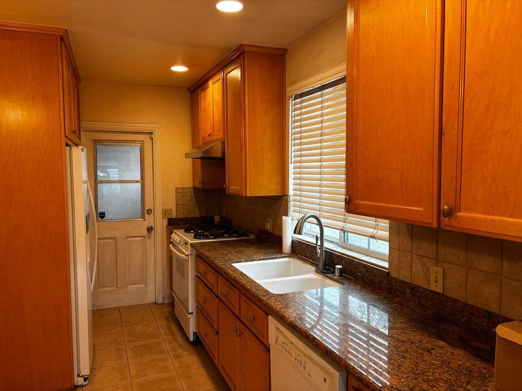 7946 Hershey St - Photo 3 of 10