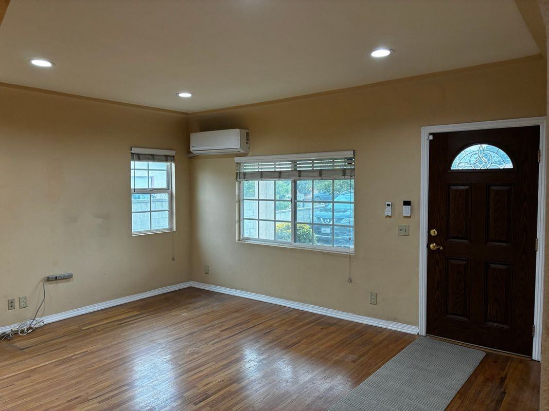 7946 Hershey St - Photo 4 of 10