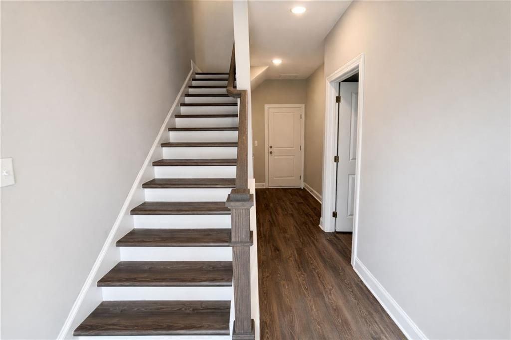 1375 Walking Way Se - Photo 3 of 39