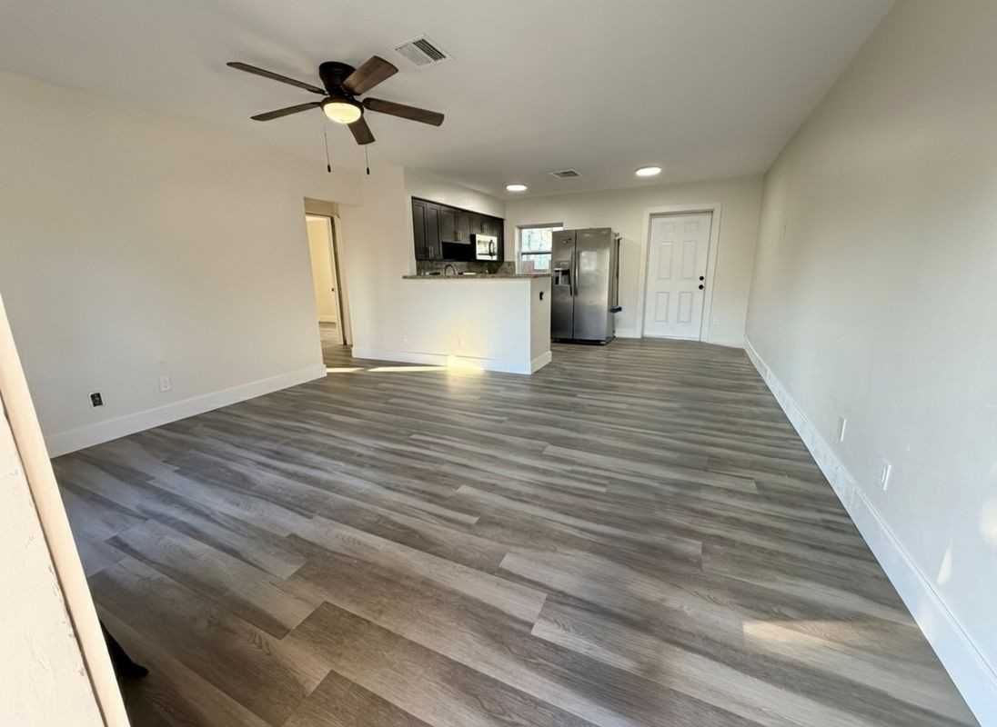 2461 Grant St - Photo 3 of 6