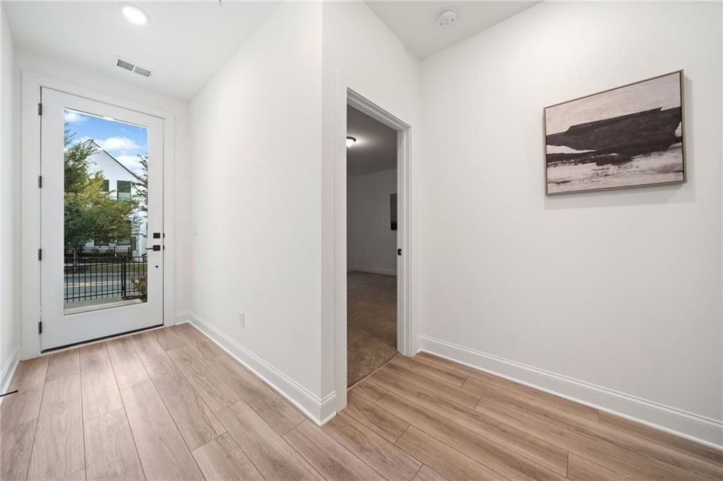 104 Pearl St - Photo 3 of 29