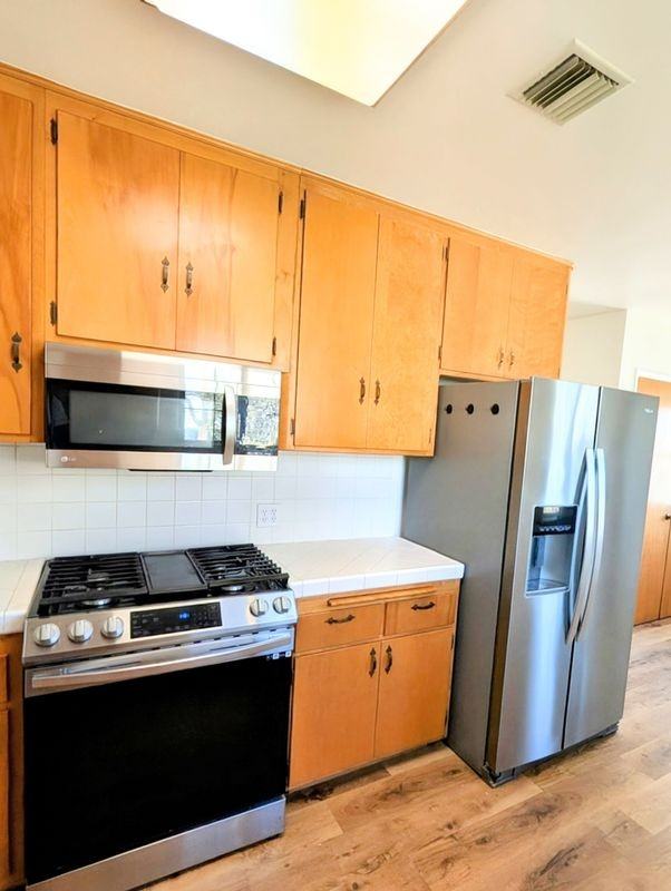 324 E Benbow St - Photo 3 of 9