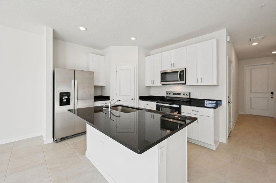 598 Salisbury Cir - Photo 3 of 22