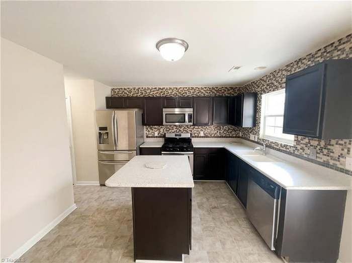 2518 Macleod St - Photo 2 of 24