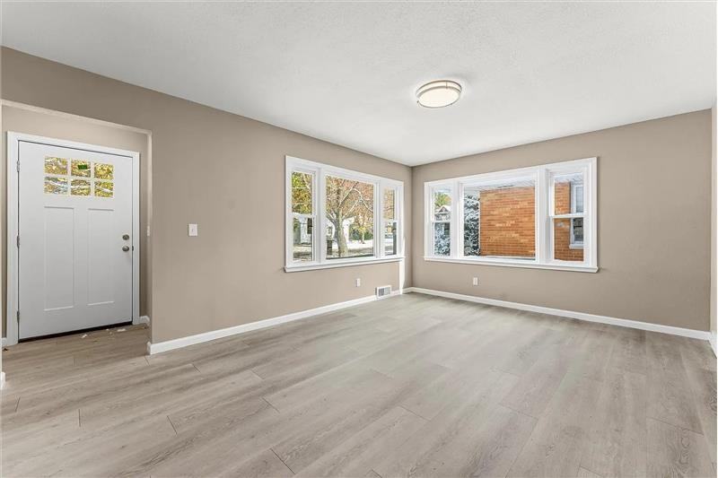 1407 W Clark St - Photo 6 of 19