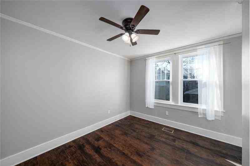 1908 Paulsen St - Photo 7 of 20